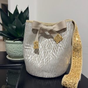 Mochila contemporánea gris